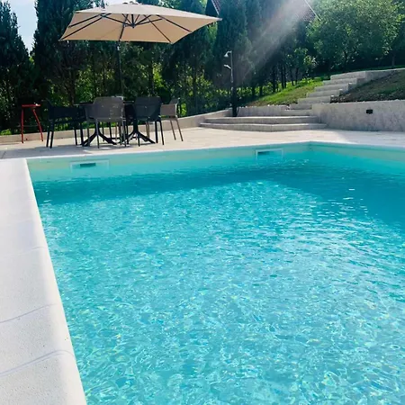 펜션 Vikendica Nature Park *