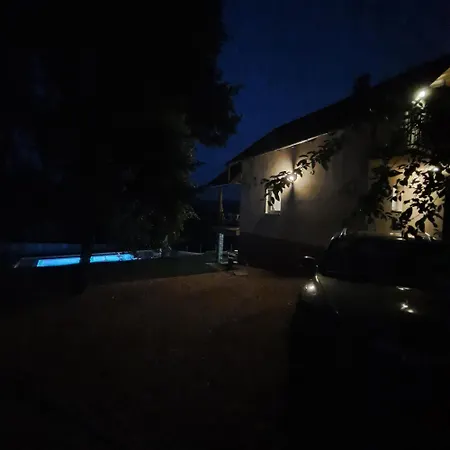 בית נופש Vikendica Nature Park באניה לוקה