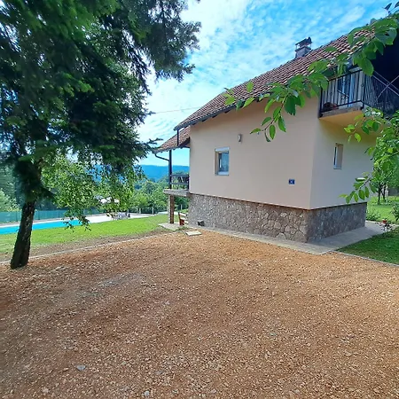 펜션 Vikendica Nature Park