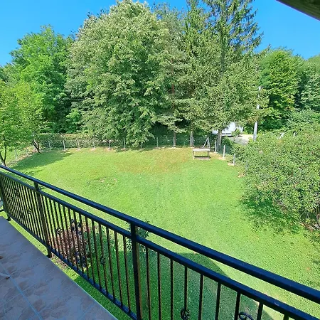 펜션 Vikendica Nature Park