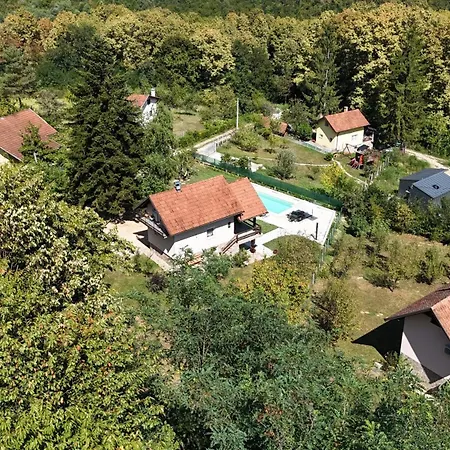 펜션 Vikendica Nature Park