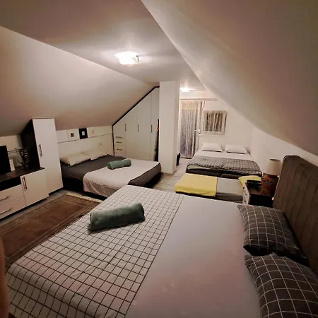 펜션 Vikendica Nature Park