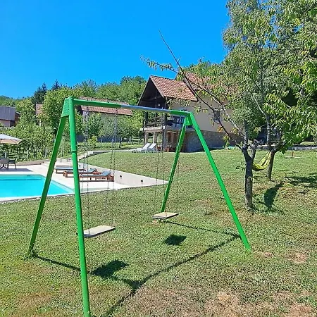 Vikendica Nature Park בית נופש באניה לוקה